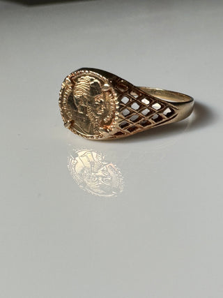 Vintage 9k Coin Signet Ring detailed shoulders