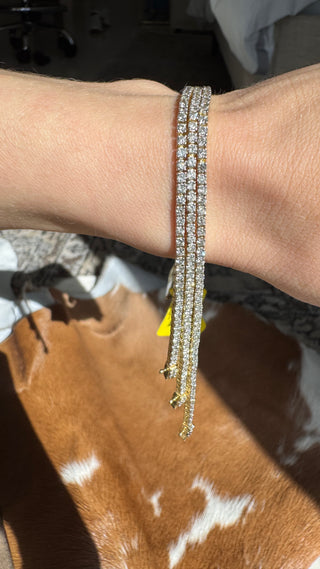 Natural diamond tennis bracelet