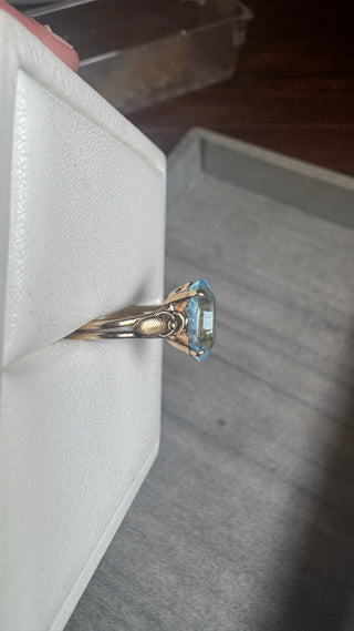 Vintage 14K Natural  Blue Oval Topaz Solitaire Ring