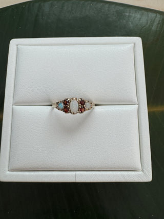 Vintage 9k Garnet & Opal Ring