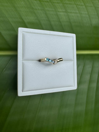 14k V Shaped Diamond and Natural ( Topaz) Ring Snake Detail