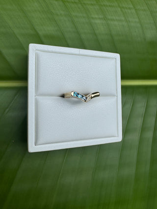 14k V Shaped Diamond and Natural ( Topaz) Ring Snake Detail