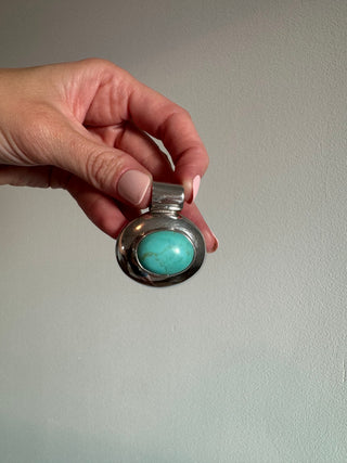 Vintage Sterling Silver Turquoise oval pendant
